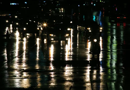 071 seoul streets at night rain