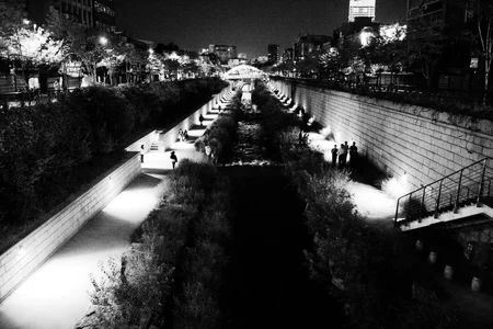 095 cheonggyecheon at night