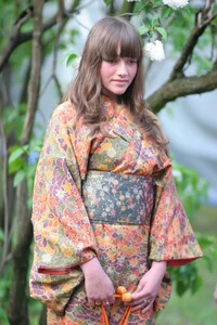 35 girl in japanese clothes
